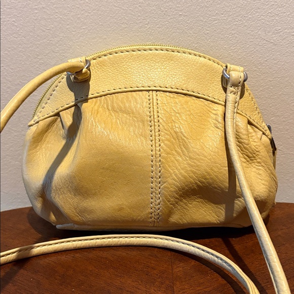 Fossil Crossbody Bag genuine leather
Yellow/mustard color front lock detail NWOT - Picture 8 of 17